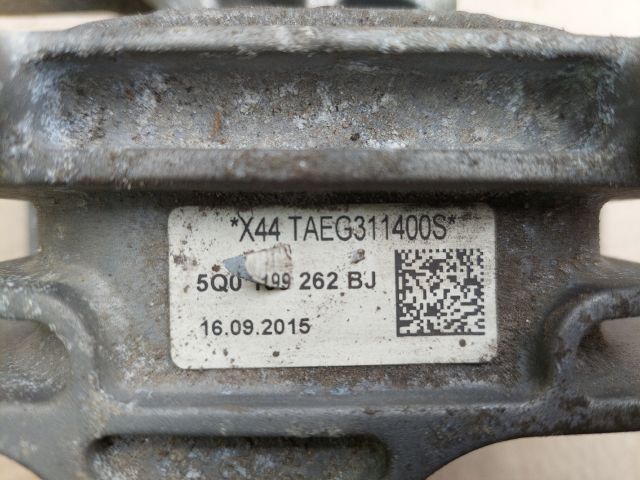 bontott SKODA OCTAVIA III Motor Tartó Bak Jobb