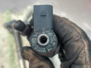 bontott SKODA OCTAVIA III Porlasztó Sor / Híd