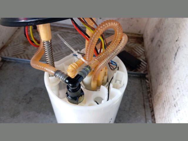 bontott SKODA OCTAVIA III Üzemanyag Szivattyú