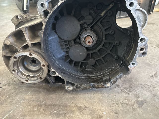 bontott SKODA OCTAVIA III Váltó (Mechanikus)