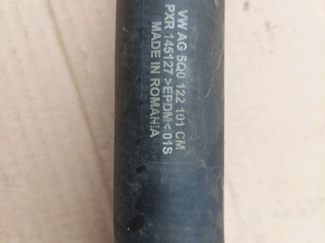 bontott SKODA OCTAVIA III Vízcső