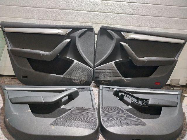 bontott SKODA OCTAVIA III Ajtó Kárpit Szett