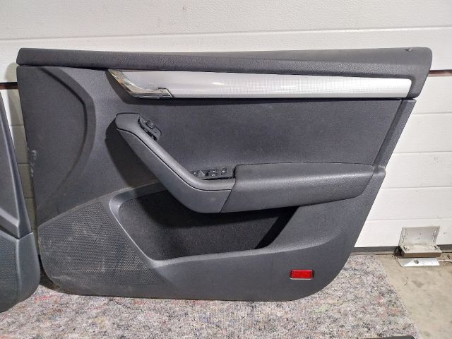 bontott SKODA OCTAVIA III Ajtó Kárpit Szett