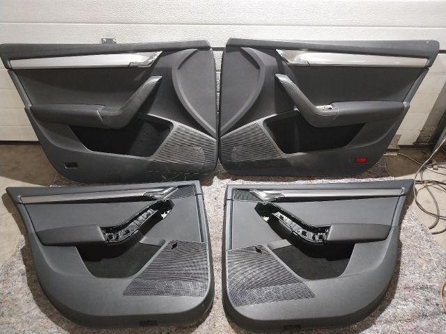 bontott SKODA OCTAVIA III Ajtó Kárpit Szett