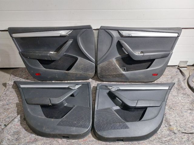 bontott SKODA OCTAVIA III Ajtó Kárpit Szett