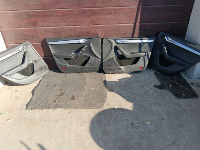 bontott SKODA OCTAVIA III Ajtó Kárpit Szett