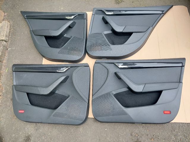 bontott SKODA OCTAVIA III Ajtó Kárpit Szett