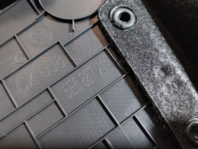 bontott SKODA OCTAVIA III Ajtó Kárpit Szett