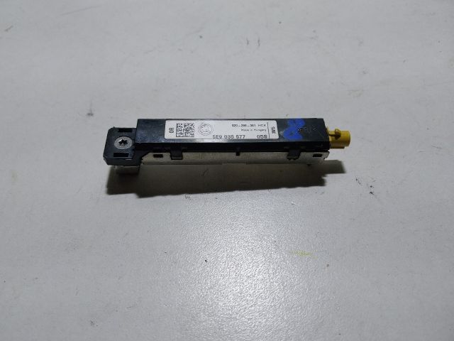 bontott SKODA OCTAVIA III Antenna Erősítő