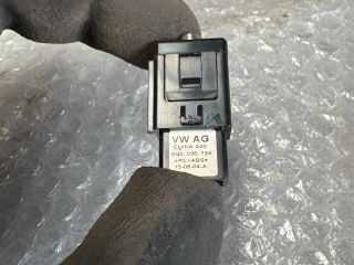 bontott SKODA OCTAVIA III AUX Csatlakozó