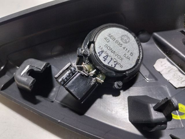 bontott SKODA OCTAVIA III Bal A Oszlop Hangszóró Burkolat