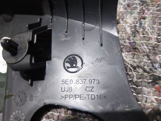 bontott SKODA OCTAVIA III Bal A Oszlop Hangszóró Burkolat