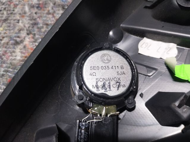 bontott SKODA OCTAVIA III Bal A Oszlop Hangszóró Burkolat