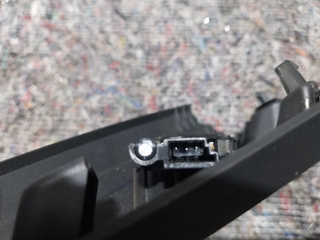 bontott SKODA OCTAVIA III Bal A Oszlop Hangszóró Burkolat