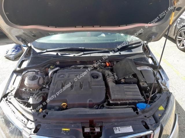 bontott SKODA OCTAVIA III Bal Belső Hátsó Lámpa