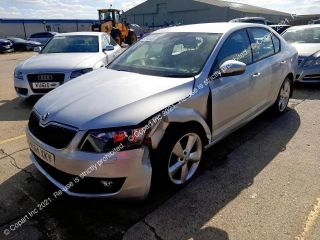 bontott SKODA OCTAVIA III Bal Belső Hátsó Lámpa