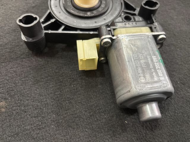 bontott SKODA OCTAVIA III Bal első Ablakemelő Motor