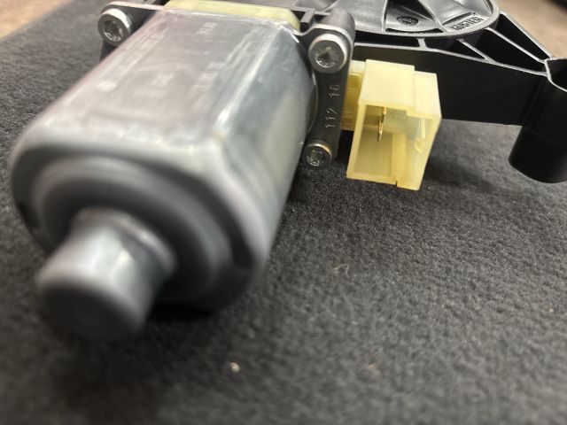 bontott SKODA OCTAVIA III Bal első Ablakemelő Motor