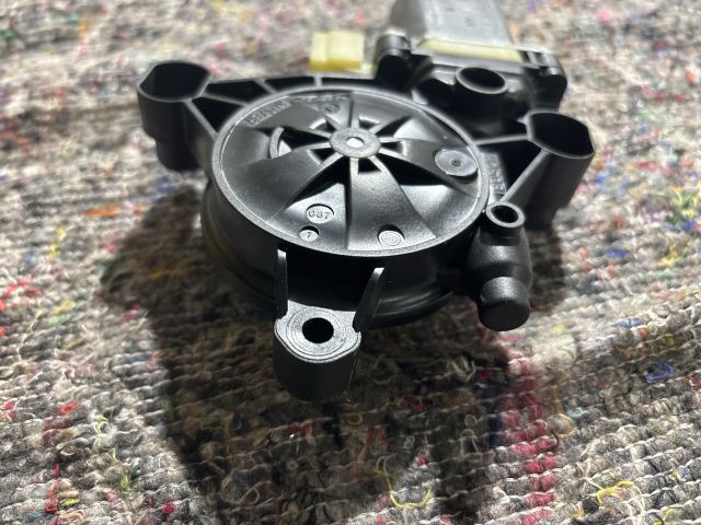 bontott SKODA OCTAVIA III Bal első Ablakemelő Motor