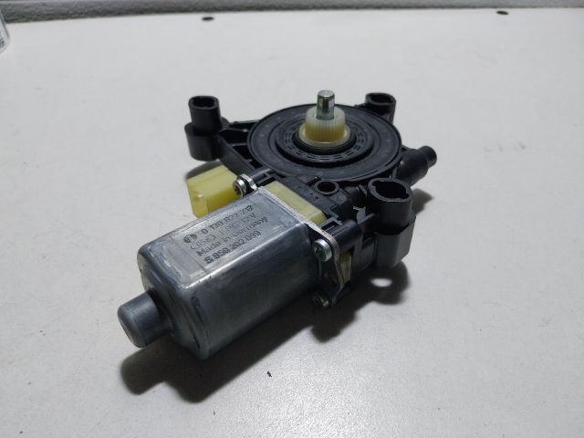 bontott SKODA OCTAVIA III Bal első Ablakemelő Motor