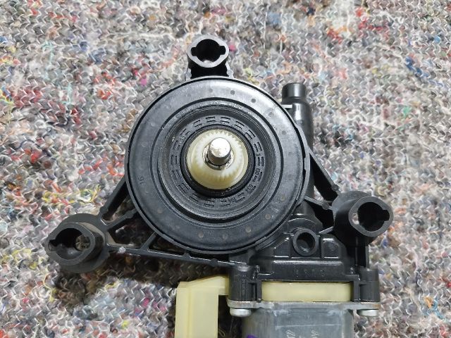 bontott SKODA OCTAVIA III Bal első Ablakemelő Motor