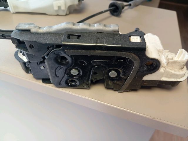 bontott SKODA OCTAVIA III Bal első Ajtózár