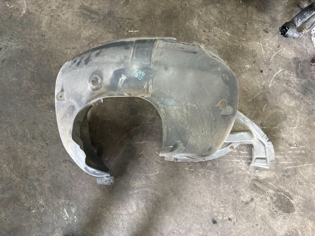 bontott SKODA OCTAVIA III Bal első Dobbetét (Kerékjárati, Műanyag)