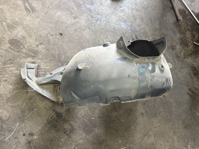 bontott SKODA OCTAVIA III Bal első Dobbetét (Kerékjárati, Műanyag)