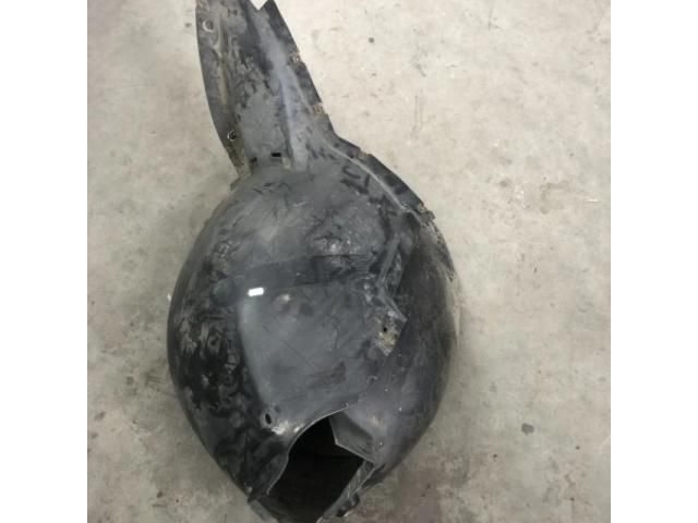 bontott SKODA OCTAVIA III Bal első Dobbetét (Kerékjárati, Műanyag)