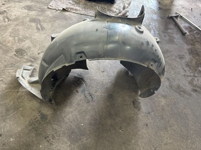 bontott SKODA OCTAVIA III Bal első Dobbetét (Kerékjárati, Műanyag)