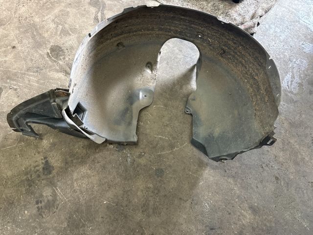 bontott SKODA OCTAVIA III Bal első Dobbetét (Kerékjárati, Műanyag)