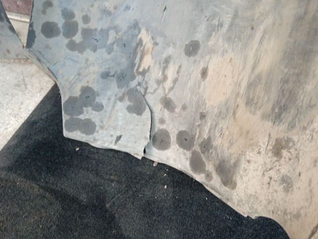 bontott SKODA OCTAVIA III Bal első Első Dobbetét (Kerékjárati, Műanyag)