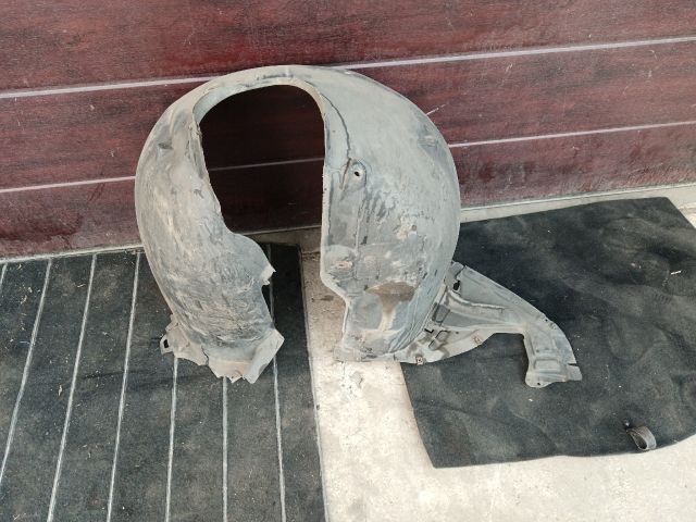 bontott SKODA OCTAVIA III Bal első Első Dobbetét (Kerékjárati, Műanyag)