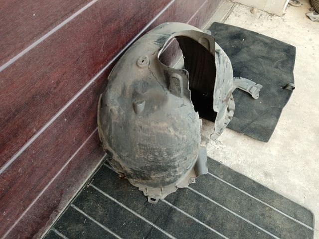 bontott SKODA OCTAVIA III Bal első Első Dobbetét (Kerékjárati, Műanyag)