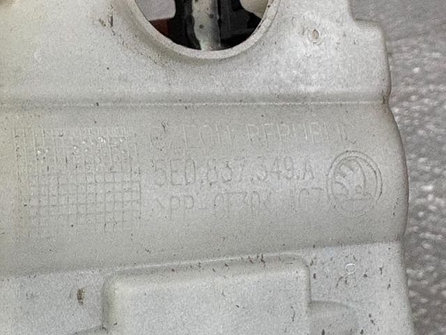 bontott SKODA OCTAVIA III Bal első Kilincs Hátulja