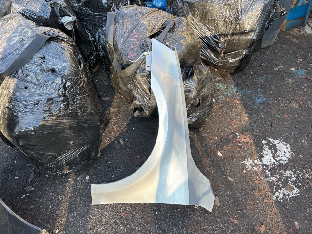 bontott SKODA OCTAVIA III Bal első Sárvédő