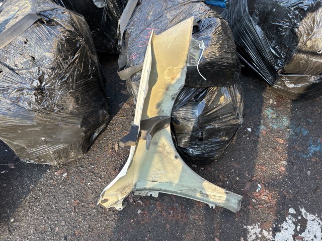 bontott SKODA OCTAVIA III Bal első Sárvédő