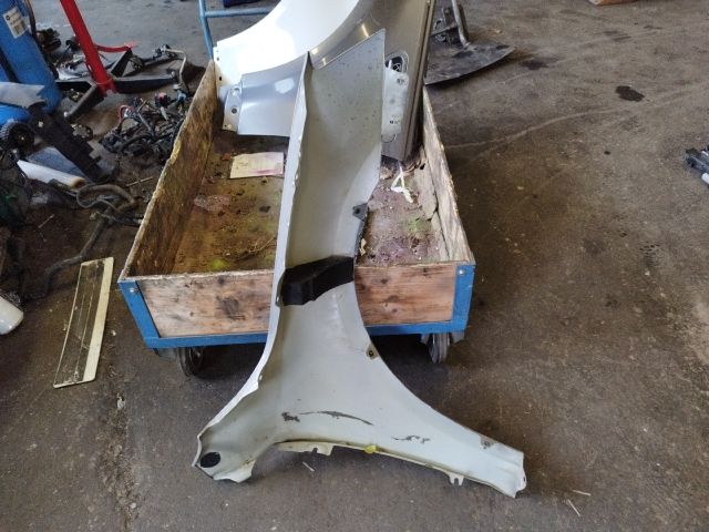 bontott SKODA OCTAVIA III Bal első Sárvédő