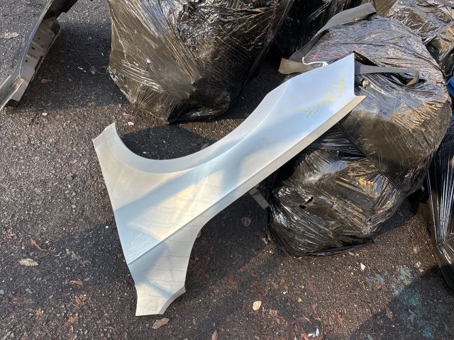 bontott SKODA OCTAVIA III Bal első Sárvédő