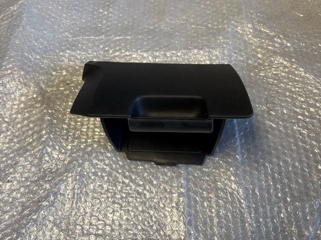 bontott SKODA OCTAVIA III Bal első Tároló Rekesz