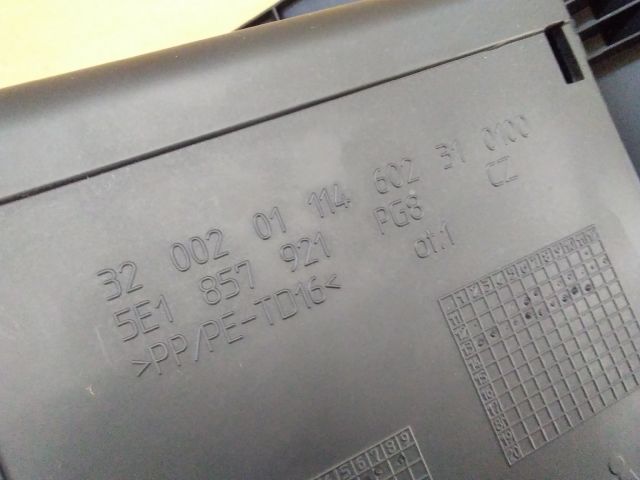 bontott SKODA OCTAVIA III Bal első Tároló Rekesz