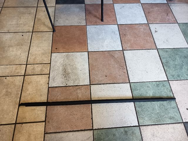 bontott SKODA OCTAVIA III Bal első Vízlehúzó Gumicsík