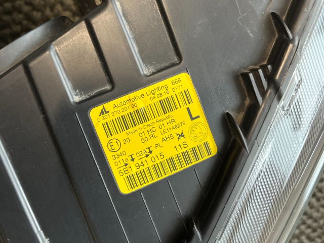 bontott SKODA OCTAVIA III Bal Fényszóró