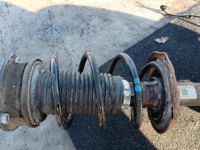 bontott SKODA OCTAVIA III Bal Gólyaláb Csonkállvánnyal