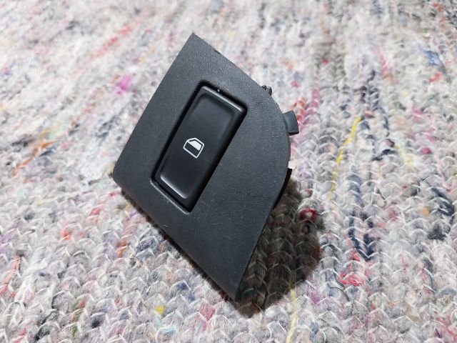 bontott SKODA OCTAVIA III Bal hátsó Ablakemelő Kapcsoló