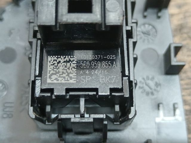 bontott SKODA OCTAVIA III Bal hátsó Ablakemelő Kapcsoló