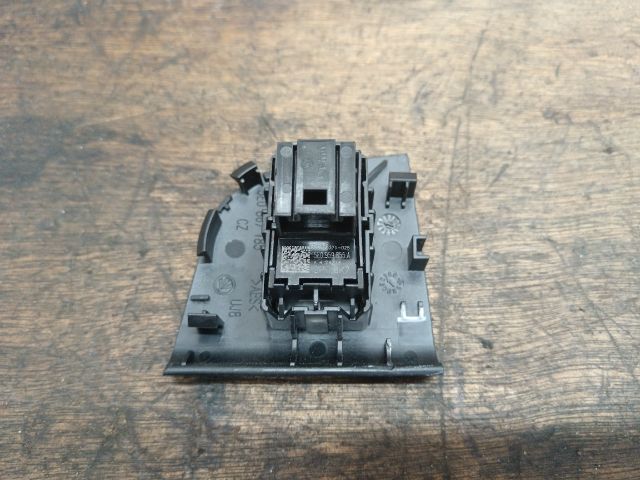 bontott SKODA OCTAVIA III Bal hátsó Ablakemelő Kapcsoló