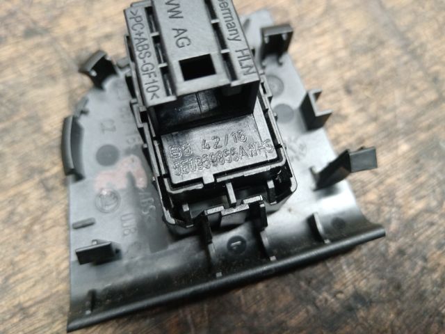 bontott SKODA OCTAVIA III Bal hátsó Ablakemelő Kapcsoló