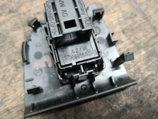 bontott SKODA OCTAVIA III Bal hátsó Ablakemelő Kapcsoló