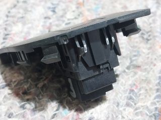 bontott SKODA OCTAVIA III Bal hátsó Ablakemelő Kapcsoló
